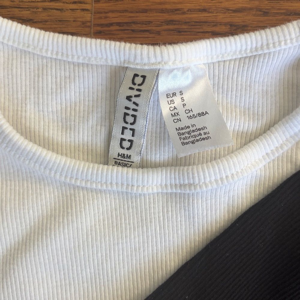 H&M Divided Bundle of 2 Basic Short Sleeve Ribbed Crop Tees Size Sm Black White - Picture 3 of 7